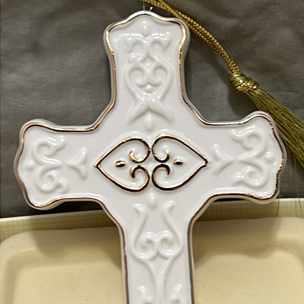 Lenox Fine Porcelain - Cream Cross Ornament W/ Gold Accents- New In Box.